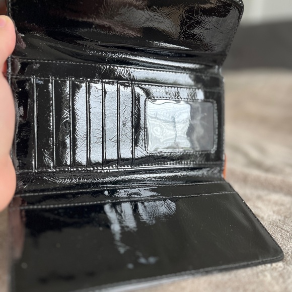 Tory Burch Parker Black Patent Leather Wallet - Picture 5 of 5